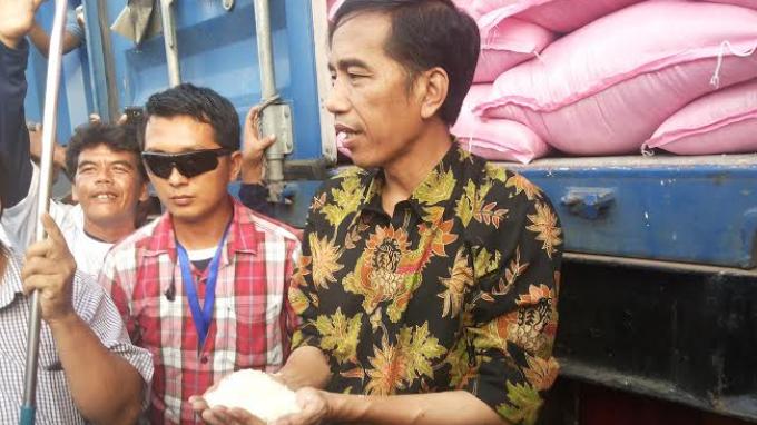 Beras Makassar Tiba, Jokowi Cek Langsung ke Cipinang